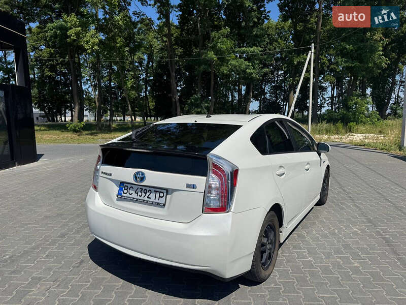 Хэтчбек Toyota Prius 2014 в Львове