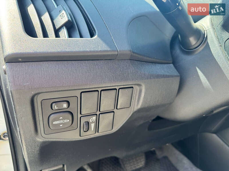 Хэтчбек Toyota Prius 2014 в Львове