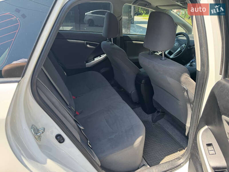 Хэтчбек Toyota Prius 2014 в Львове