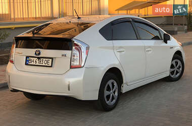 Хэтчбек Toyota Prius 2012 в 