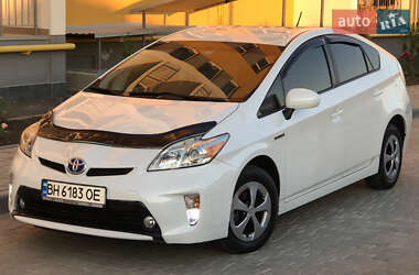 Хэтчбек Toyota Prius 2012 в 