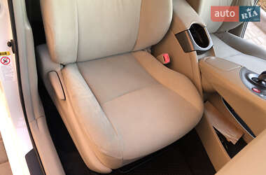 Хэтчбек Toyota Prius 2012 в 