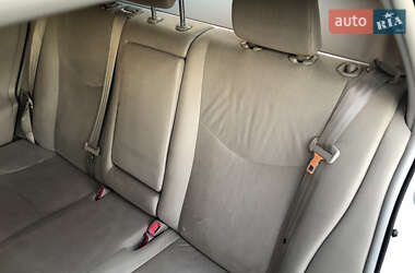 Хэтчбек Toyota Prius 2012 в 