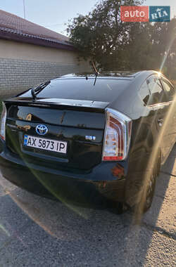 Хэтчбек Toyota Prius 2015 в 
