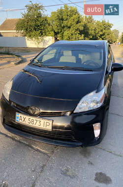 Хэтчбек Toyota Prius 2015 в 