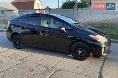 Хэтчбек Toyota Prius 2015 в 