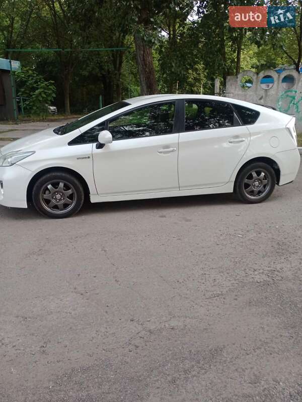 Хэтчбек Toyota Prius 2013 в Днепре
