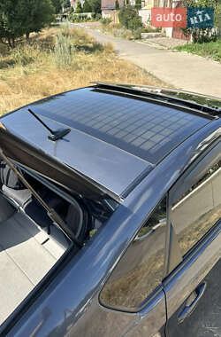 Хэтчбек Toyota Prius 2013 в 