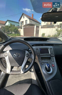 Хэтчбек Toyota Prius 2013 в 