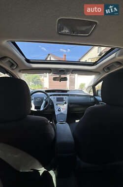 Хэтчбек Toyota Prius 2013 в 