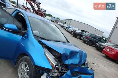 Хэтчбек Toyota Prius 2022 в 