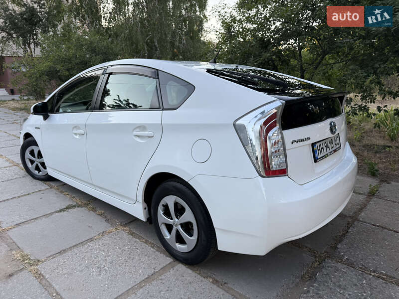 Хэтчбек Toyota Prius 2014 в Одессе
