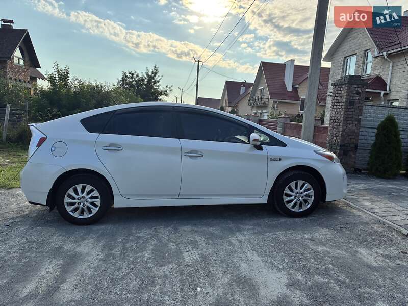 Хетчбек Toyota Prius 2015 в Звягелі