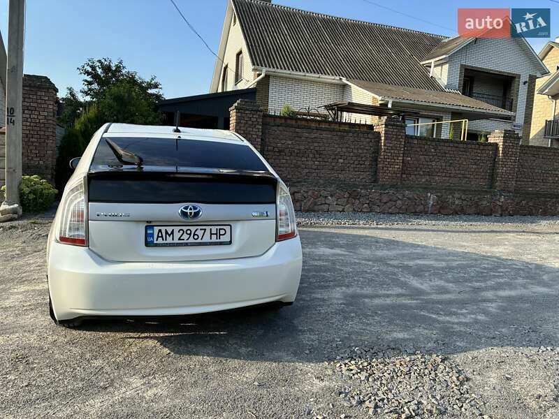 Хетчбек Toyota Prius 2015 в Звягелі