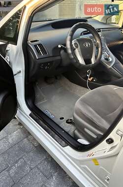 Хетчбек Toyota Prius 2015 в Звягелі