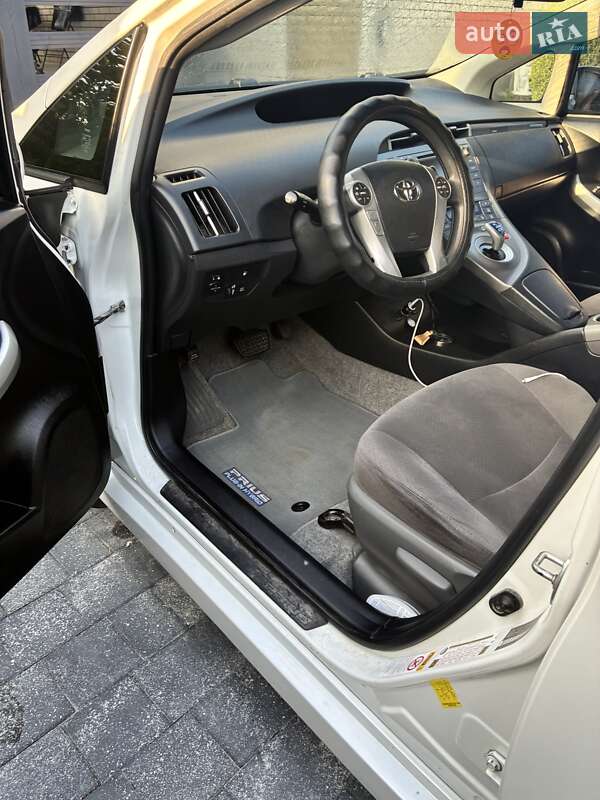 Хетчбек Toyota Prius 2015 в Звягелі