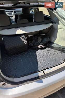 Хэтчбек Toyota Prius 2013 в 