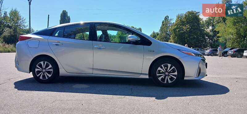 Хэтчбек Toyota Prius 2017 в Харькове
