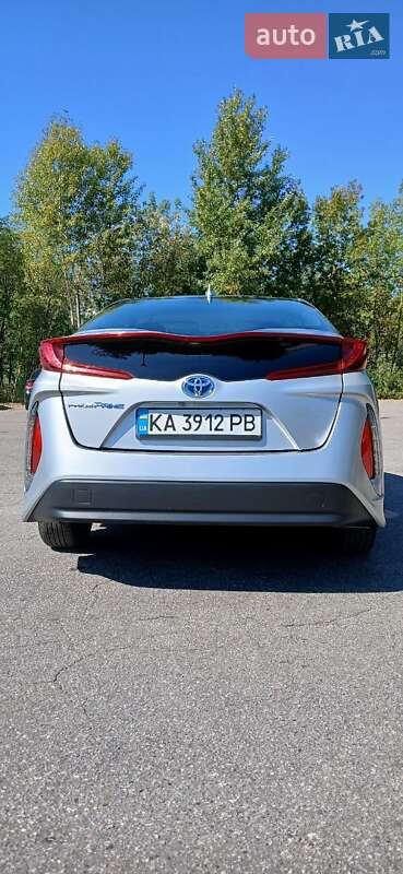 Хэтчбек Toyota Prius 2017 в Харькове