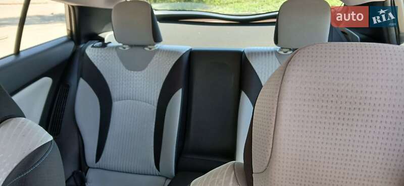 Хэтчбек Toyota Prius 2017 в Харькове