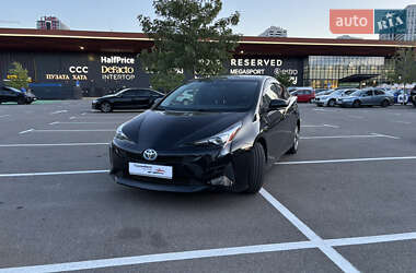 Хэтчбек Toyota Prius 2017 в Киеве