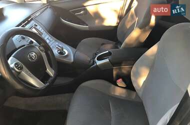 Хэтчбек Toyota Prius 2013 в 
