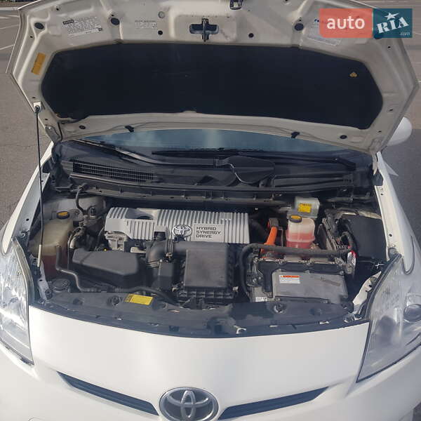 Хэтчбек Toyota Prius 2013 в Киеве
