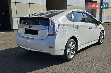 Хэтчбек Toyota Prius 2014 в 