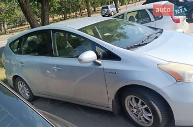 Хэтчбек Toyota Prius 2013 в 