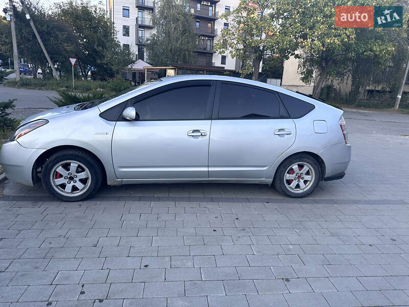 Хэтчбек Toyota Prius 2006 в Ужгороде