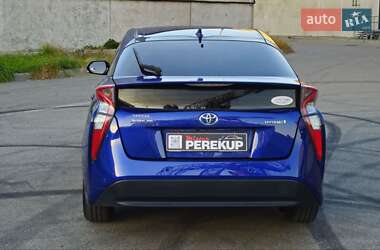 Хэтчбек Toyota Prius 2018 в 