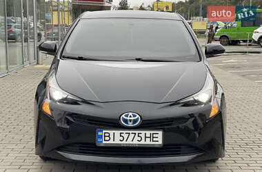 Хэтчбек Toyota Prius 2016 в 