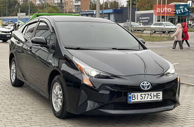 Хэтчбек Toyota Prius 2016 в 