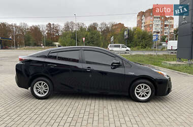 Хэтчбек Toyota Prius 2016 в 