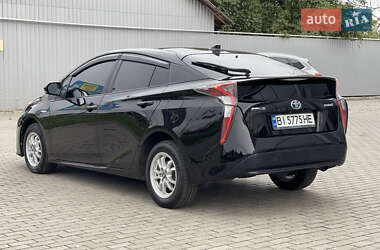 Хэтчбек Toyota Prius 2016 в 