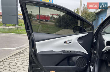 Хэтчбек Toyota Prius 2016 в 