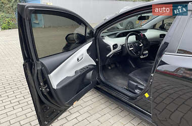 Хэтчбек Toyota Prius 2016 в 