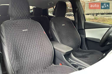 Хэтчбек Toyota Prius 2016 в 