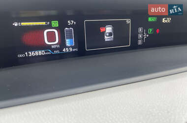 Хэтчбек Toyota Prius 2016 в 