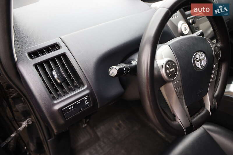 Хетчбек Toyota Prius 2016 в Луцьку