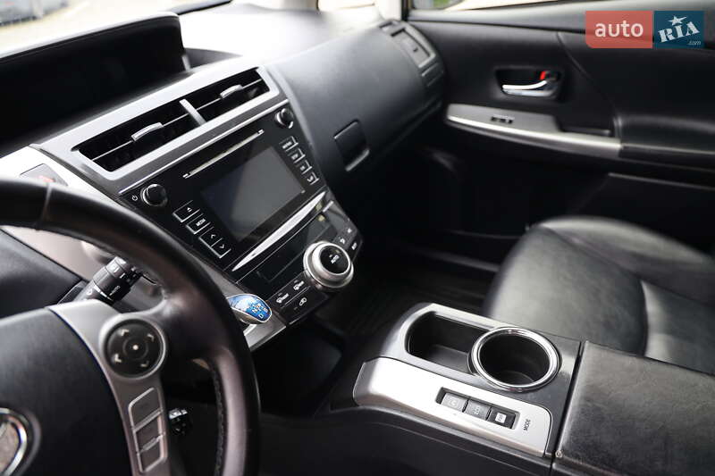 Хетчбек Toyota Prius 2016 в Луцьку