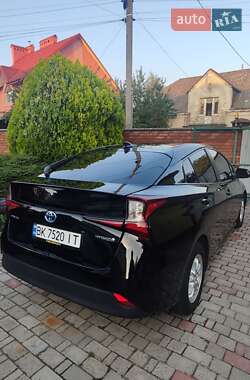 Хетчбек Toyota Prius 2022 в 