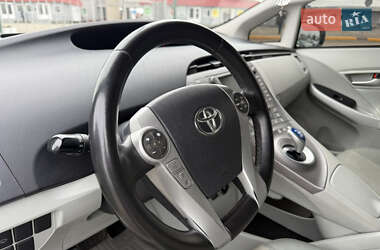Хэтчбек Toyota Prius 2012 в 