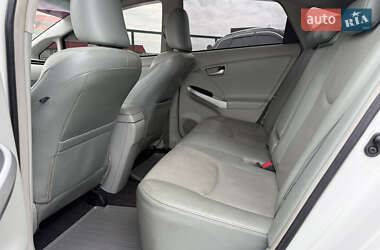 Хэтчбек Toyota Prius 2012 в 