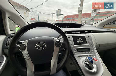 Хэтчбек Toyota Prius 2012 в 