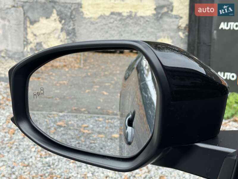 Хэтчбек Toyota Prius 2024 в Харькове