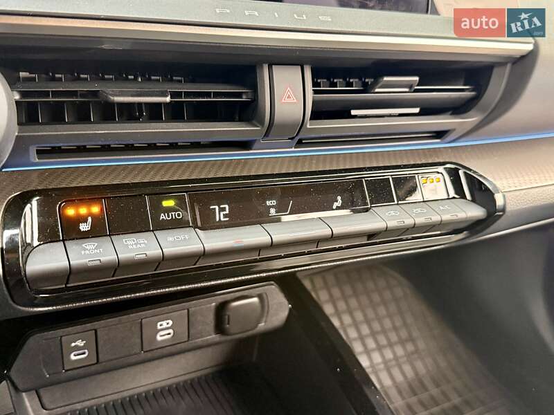 Хэтчбек Toyota Prius 2024 в Харькове