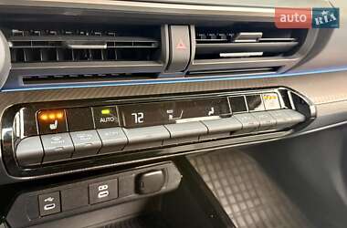 Хэтчбек Toyota Prius 2024 в 