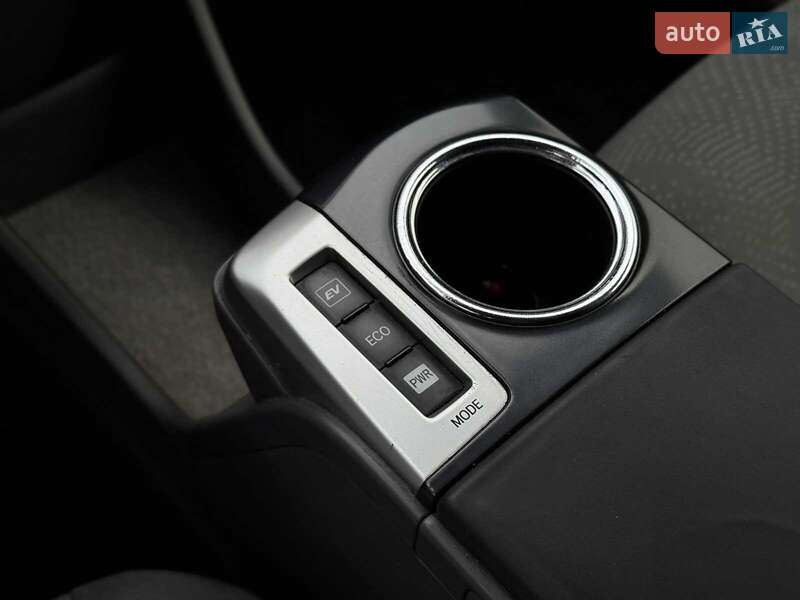 Хетчбек Toyota Prius 2012 в Києві фото 23 Хетчбек Toyota Prius 2012 в Києві