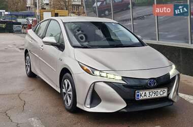 Хэтчбек Toyota Prius 2017 в Киеве